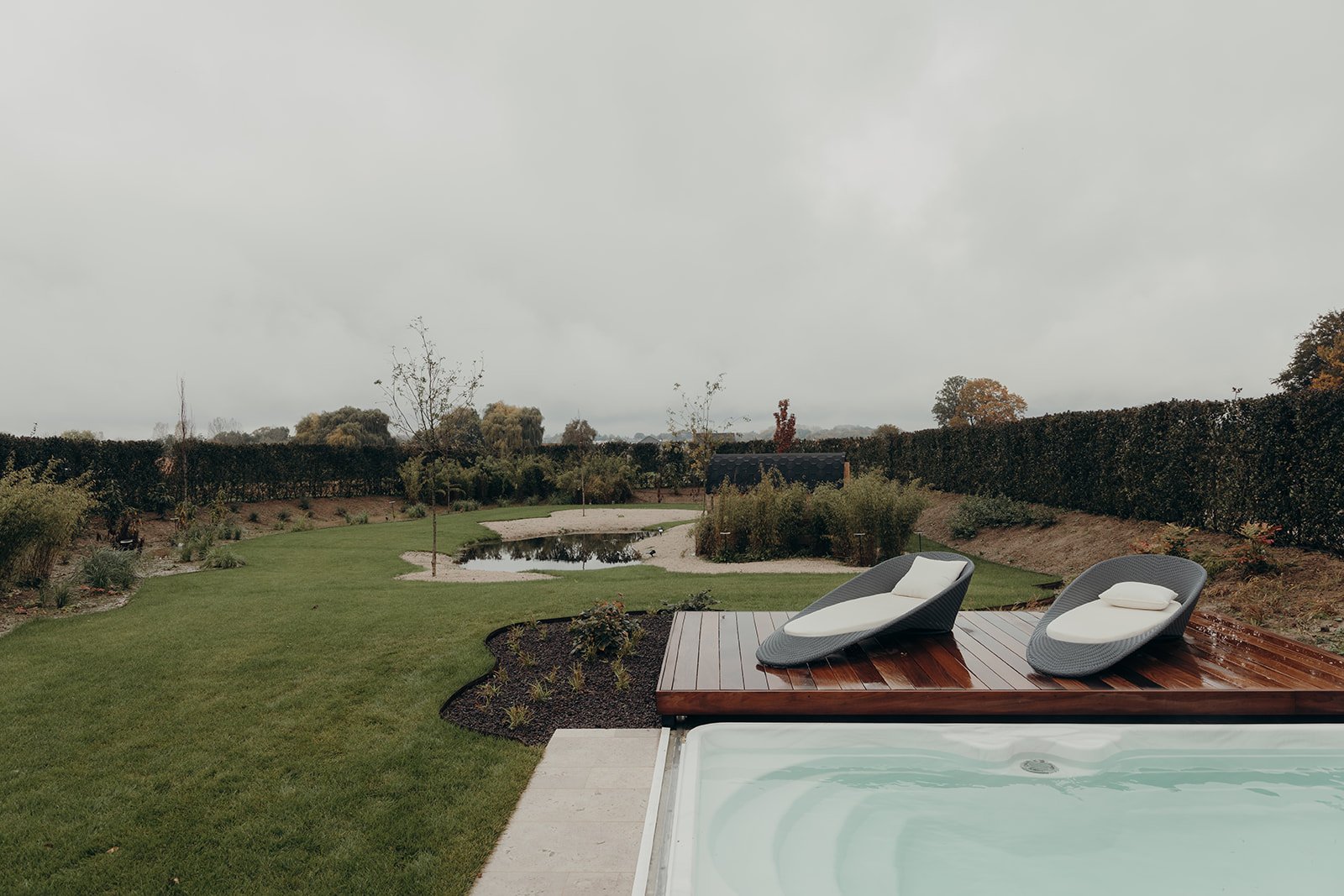 De wellness en tuin van Au Porte Bonheur